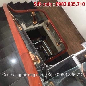 Mẫu cầu thang kính đẹp hiện đại, Cầu thang kính tay vịn gỗ Mẫu cầu thang kính đẹp hiện đại, Cầu thang kính tay vịn gỗ