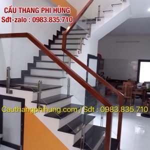 Báo giá cầu thang lan can kính tay vịn gỗ, Lan can cầu thang kính cường lực đẹp hiện đại Báo giá cầu thang lan can kính tay vịn gỗ, Lan can cầu thang kính cường lực đẹp hiện đại