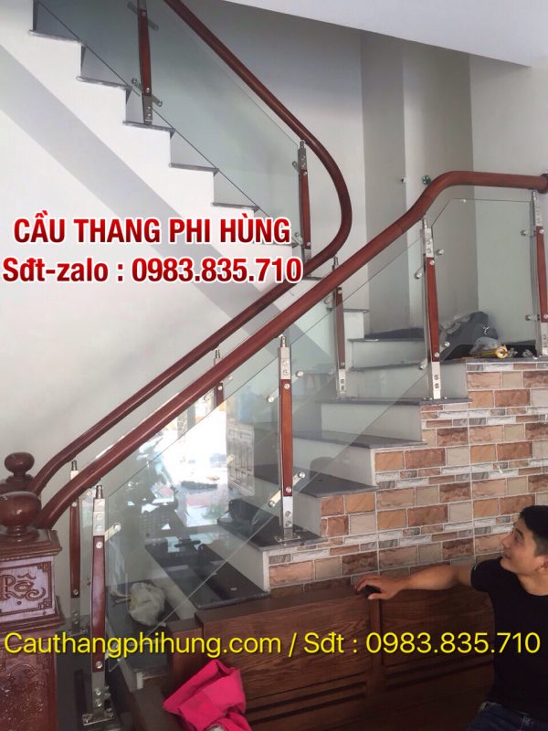 Cầu thang kính chân cao, Cầu thang kính chân lửng đẹp tại Hà Nội