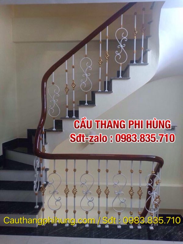 Lan can cầu thang sắt tay vịn gỗ, Lan can cầu thang sắt đẹp tại Hà Nội