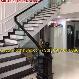 121 Mẫu cầu thang lan can kính đẹp tại Hà Nội, Lan can cầu thang kính cường lực tay vịn gỗ mới nhất 121 Mẫu cầu thang lan can kính đẹp tại Hà Nội, Lan can cầu thang kính cường lực tay vịn gỗ mới nhất