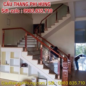 Mẫu cầu thang kính cường lực đẹp hiện đại, Cầu thang kính tay vịn gỗ Mẫu cầu thang kính cường lực đẹp hiện đại, Cầu thang kính tay vịn gỗ