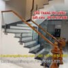 Cầu thang kính cường lực đẹp , Cầu thang kính đẹp tay vịn gỗ tại Hà Nội