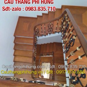 Cầu thang sắt nghệ thuật tại Hà Nội . Lan can cầu thang sắt tay vịn gỗ Cầu thang sắt nghệ thuật tại Hà Nội . Lan can cầu thang sắt tay vịn gỗ