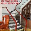 Cầu thang kính đẹp tại Hà Nội . Mẫu cầu thang kính tay vịn gỗ Cầu thang kính đẹp tại Hà Nội . Mẫu cầu thang kính tay vịn gỗ
