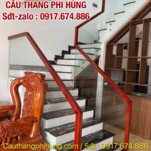 Cầu thang kính đẹp tại Hà Nội . Mẫu cầu thang kính tay vịn gỗ Cầu thang kính đẹp tại Hà Nội . Mẫu cầu thang kính tay vịn gỗ