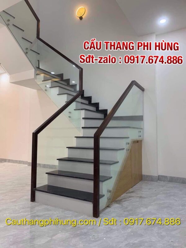 Cầu thang kính cường lực . Cầu thang lan can kính gỗ đẹp