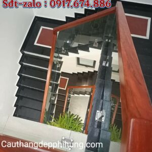 Cầu Thang Kính Đẹp Tay Vịn Gỗ . Mẫu Lan Can Cầu Thang Kính Cường Lực Cầu Thang Kính Đẹp Tay Vịn Gỗ . Mẫu Lan Can Cầu Thang Kính Cường Lực