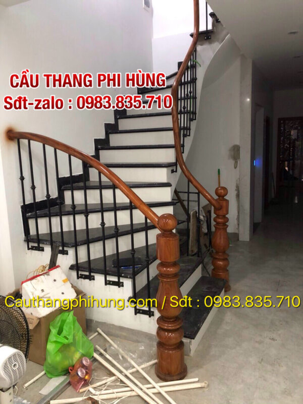 Cầu Thang Sắt Nghệ Thuật Đẹp Tại Hà Nội . Mẫu Cầu Thang Sắt Đẹp Tay Vịn Gỗ