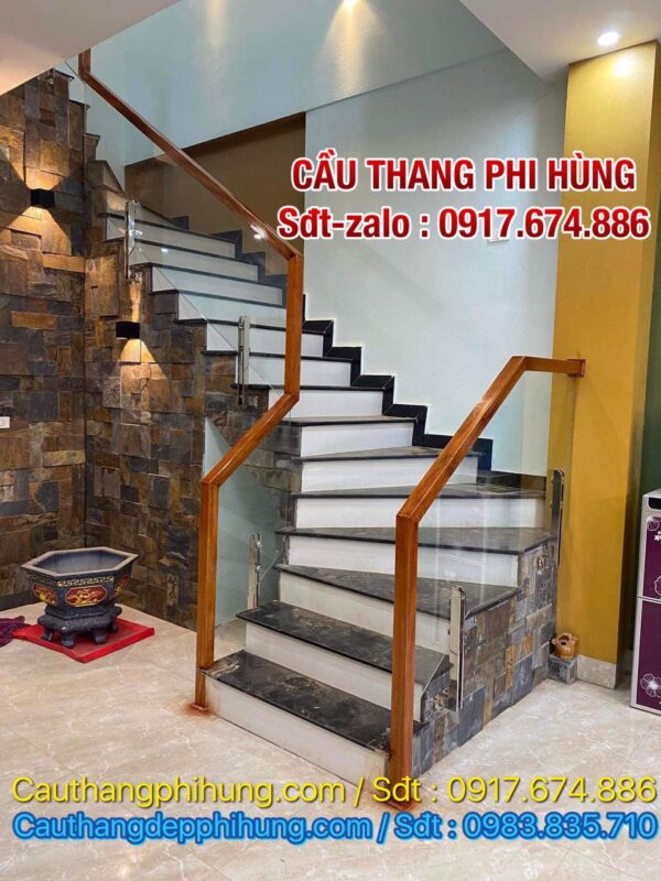 Cầu Thang Kính Cường Lực Tay Gỗ Đẹp. Cầu Thang Kính Tại Hà Nội