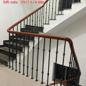 Mẫu Cầu Thang Sắt Tay Vịn Gỗ. Cầu Thang Lan Can Sắt Nghệ Thuật Mẫu Cầu Thang Sắt Tay Vịn Gỗ. Cầu Thang Lan Can Sắt Nghệ Thuật