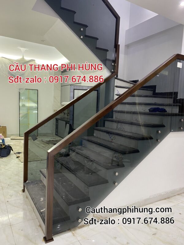 Cầu Thang Kính Tay Vịn Gỗ . Cầu Thang Kính Gỗ Cường Lực Đẹp