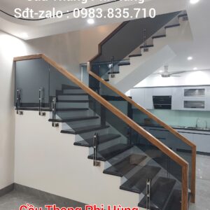 Mẫu Cầu Thang Kính Gỗ Tại Hà Nội. Lan Can Cầu Thang Kính Xám Khói Đẹp